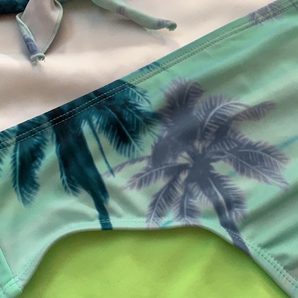 Justice 2-piece palm tree swimsuit - Picture 4 of 8